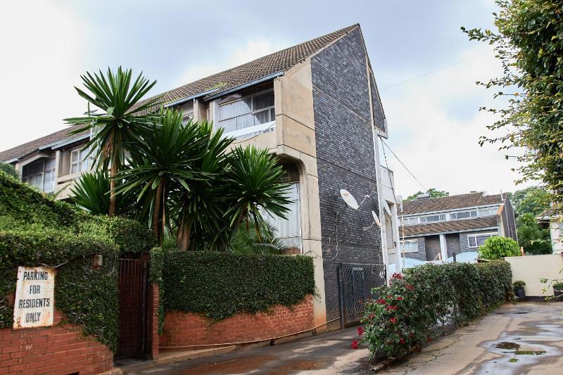Castille Lodge Avenues - No Power Cuts Netflix DSTV Sleeps Max 9 - image 3