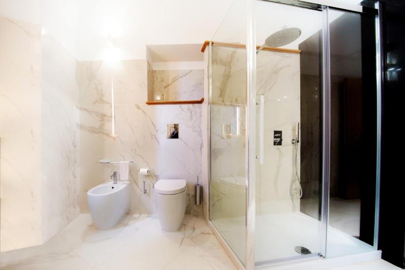 Double Room with Private External Bathroom image 1