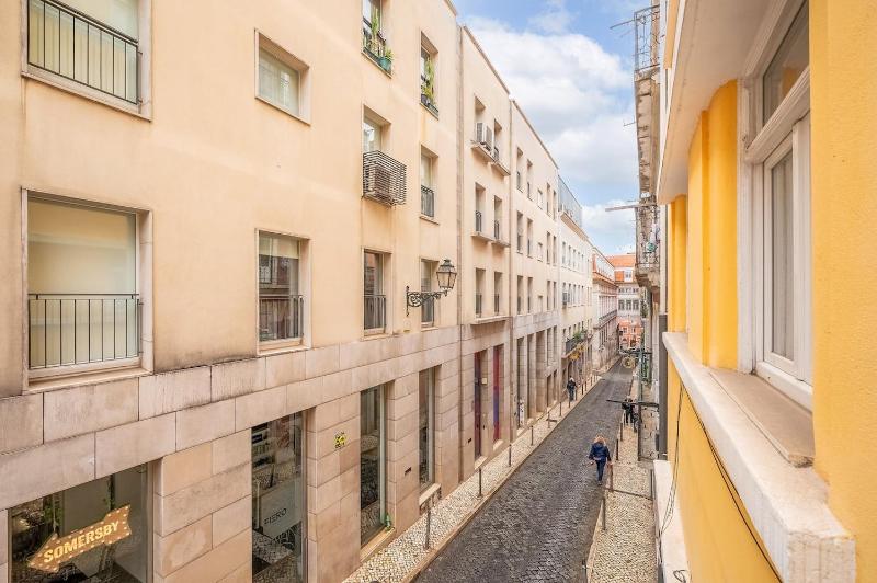 Boutique Apartment with Balcony in Bairro Alto - image 2