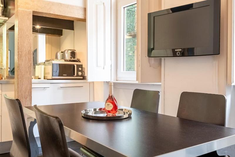 Boutique Apartment with Balcony in Bairro Alto - image 7