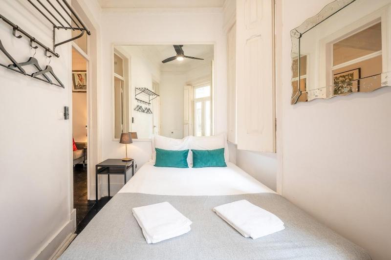 Boutique Apartment with Balcony in Bairro Alto - image 12