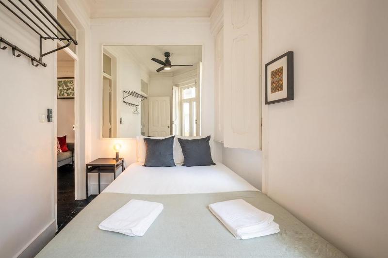 Elegant Apartment w Balcony in Bairro Alto - image 5
