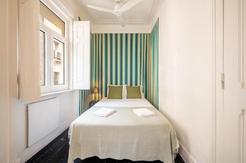 Elegant Apartment w Balcony in Bairro Alto - image 9