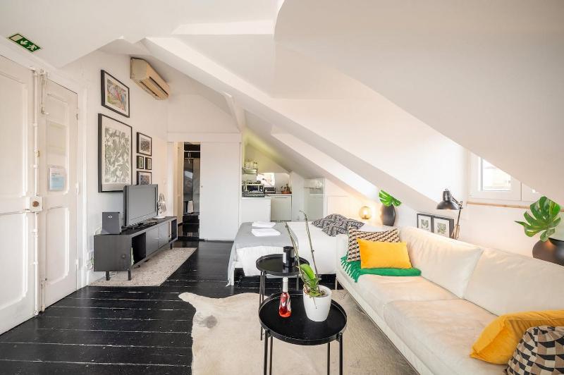 Stylish Penthouse Studio w Terrace by Porta85 - image 14