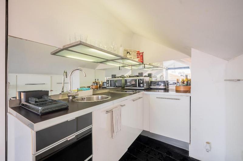 Stylish Penthouse Studio w Terrace by Porta85 - image 10
