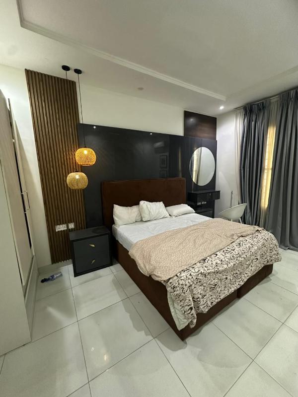 Exclusive Four Bedroom Apartment Near the Beach Restaurant and Nightlife - image 10