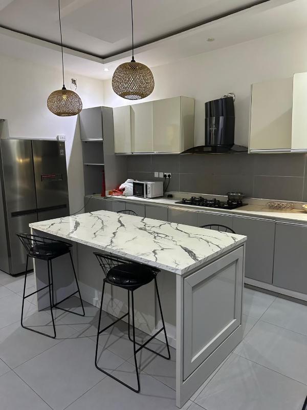 Exclusive Four Bedroom Apartment Near the Beach Restaurant and Nightlife - image 11