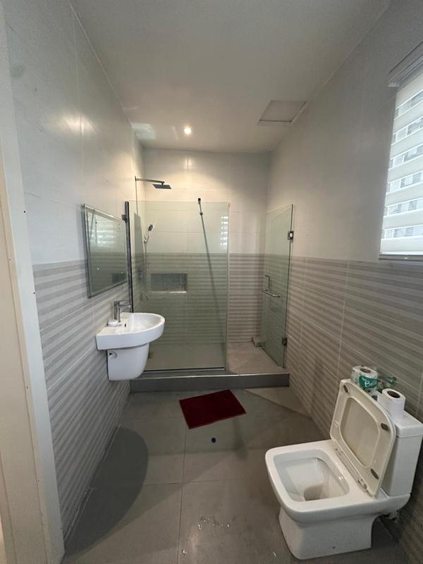 Exclusive Four Bedroom Apartment Near the Beach Restaurant and Nightlife - image 16