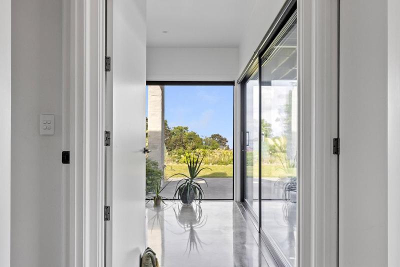 Stunning Lakeview Home with Chefs kitchen - image 35