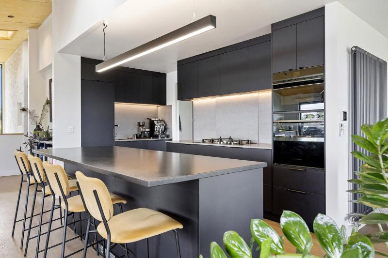 Stunning Lakeview Home with Chefs kitchen - image 31
