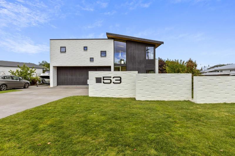 Stunning Lakeview Home with Chefs kitchen - image 3