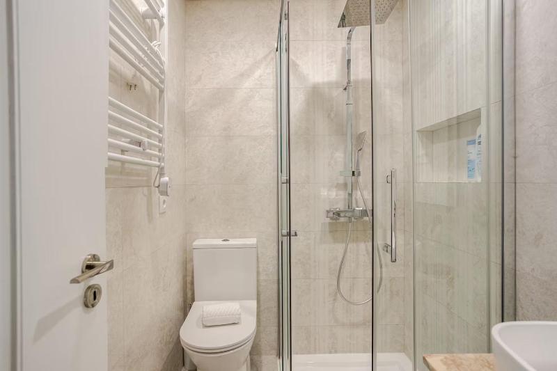 OLIVA 50 - 4 Bedrooms and Office - 3 Bathrooms - Near Lisbon Expo & Airport - image 12