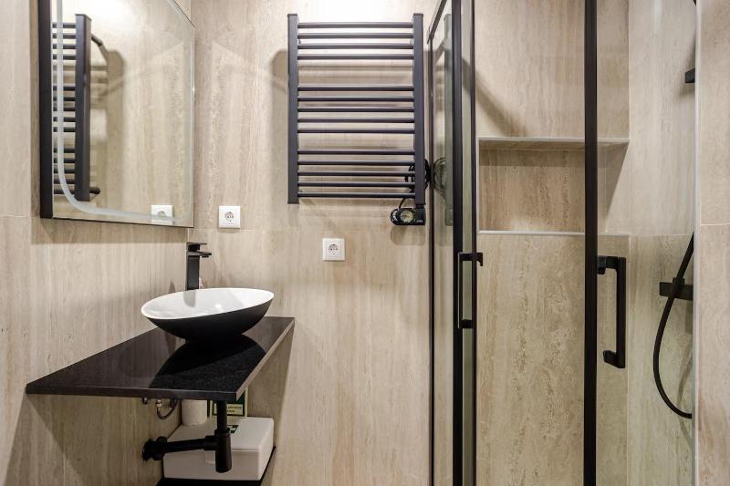 OLIVA 50 - 4 Bedrooms and Office - 3 Bathrooms - Near Lisbon Expo & Airport - image 10