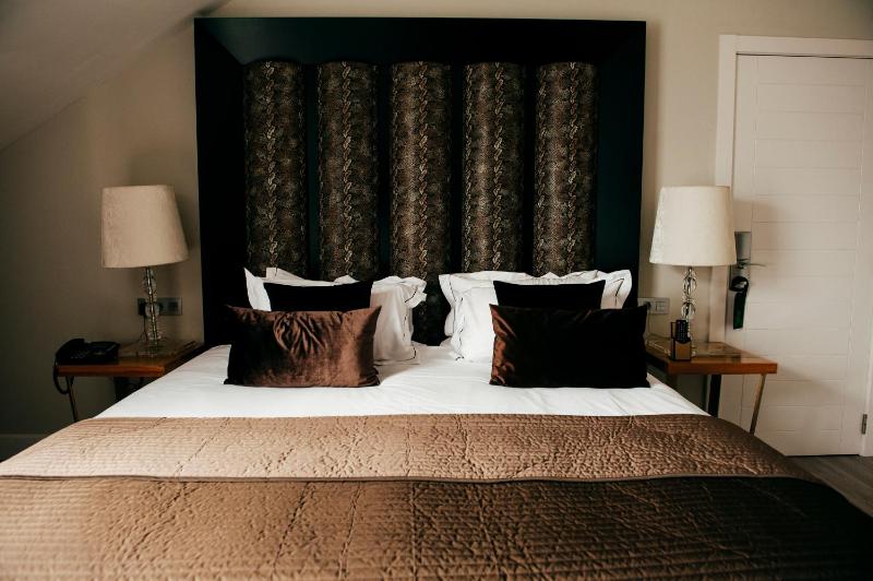 Deluxe Suite with Sea View image 3