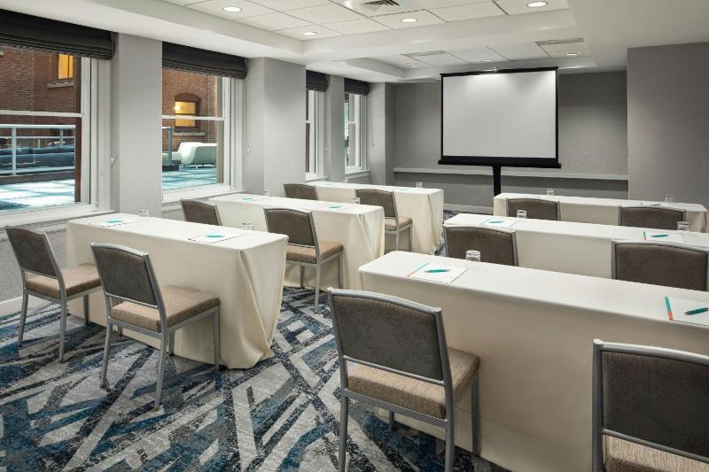Courtyard by Marriott Philadelphia Downtown - image 9