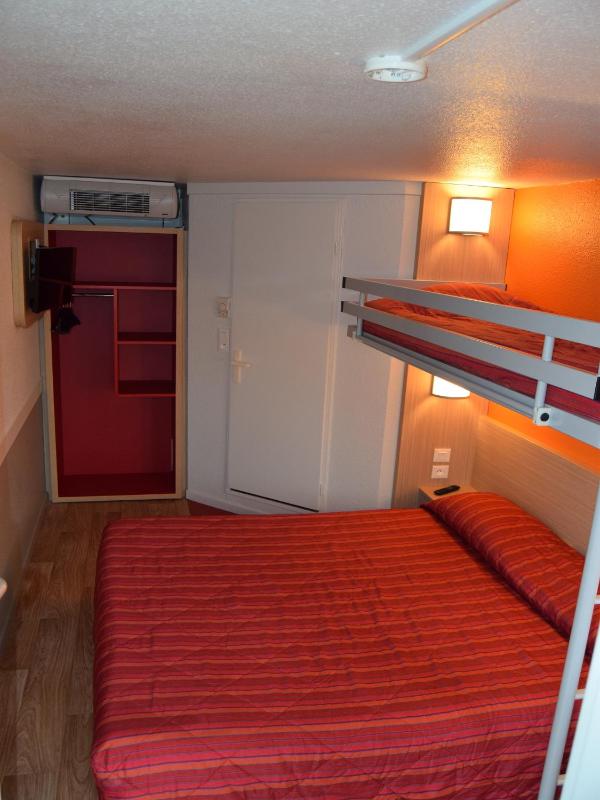 Triple Room (1 Double Bed + 1 Single Bed) image 2