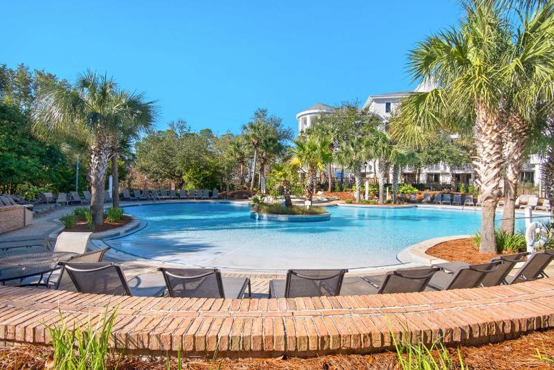 Lasata Grand Sandestin Resort at Baytowne Warf Pool Beach & Shuttle Access - image 3