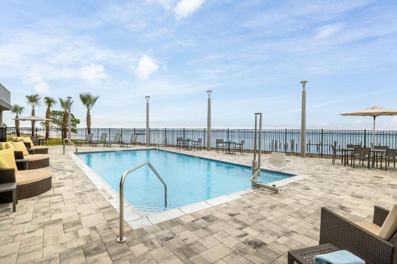 Residence Inn by Marriott Navarre Waterfront - image 5