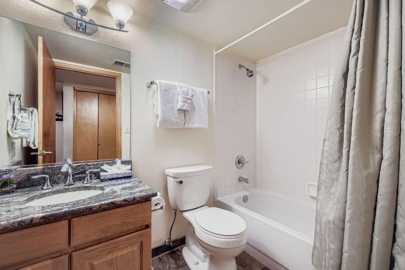 Village Point 120 townhouse - image 3