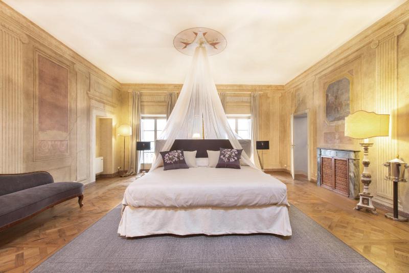 Luxury Suite image 3