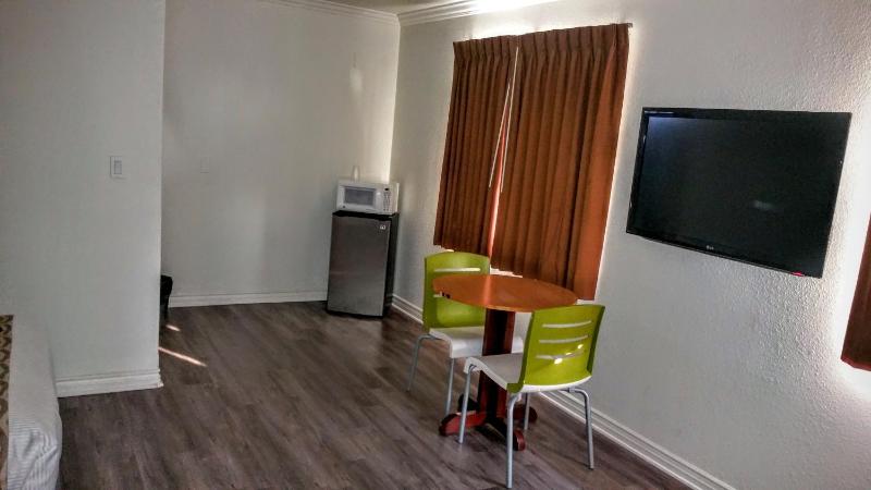 Deluxe Double or Twin Room image 2