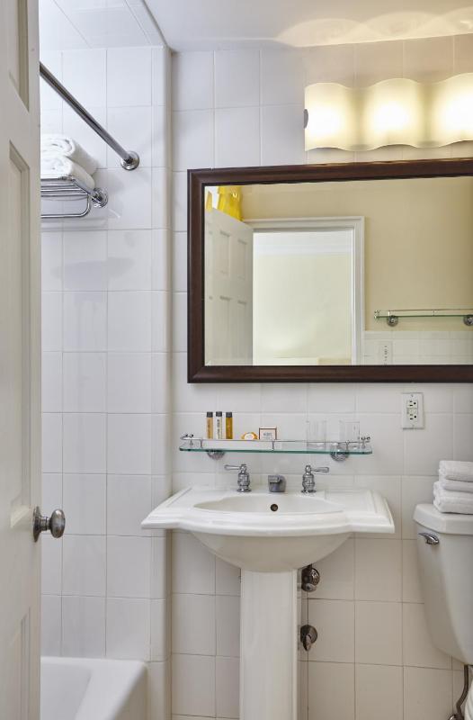 Standard Double Room image 3