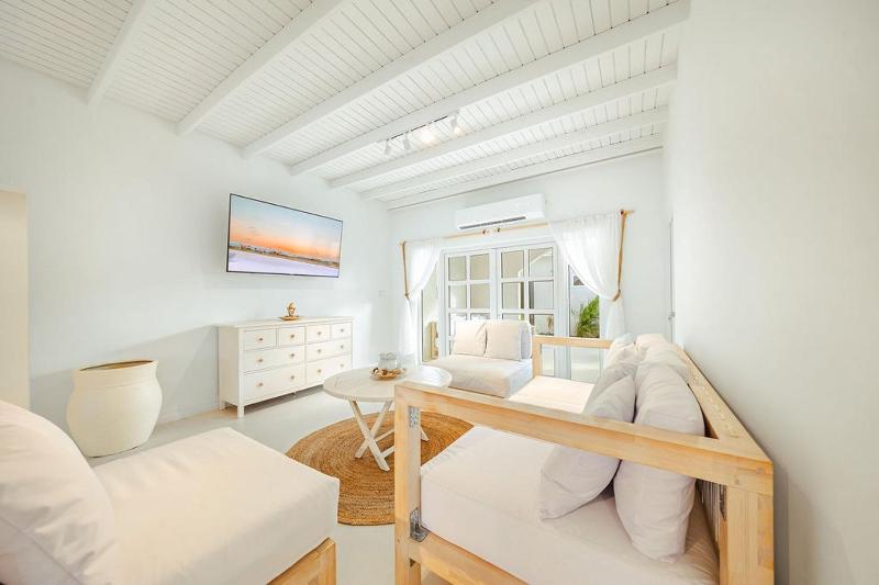 Soulful Escape Spacious 5BR Villa by Bocobay - image 13