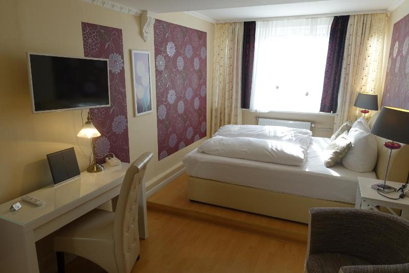 Double Room image 2