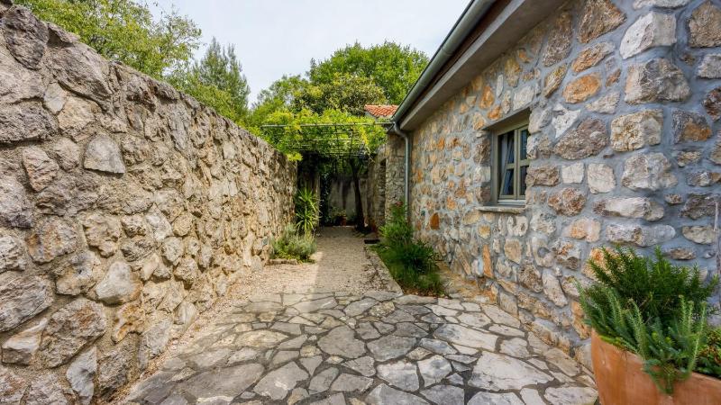 Villa Menta 2 by Villas Guide - image 24