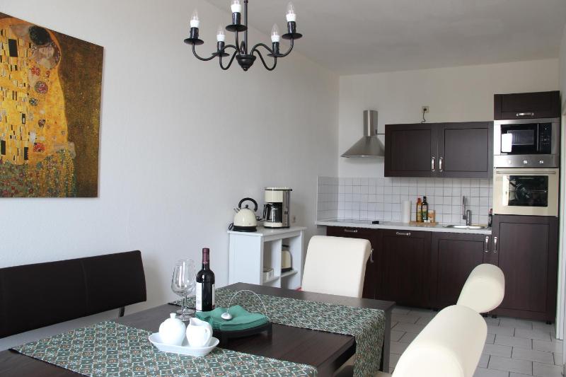 Deluxe Apartment - Kurt Schumacher Str. 21 (2nd floor) image 4