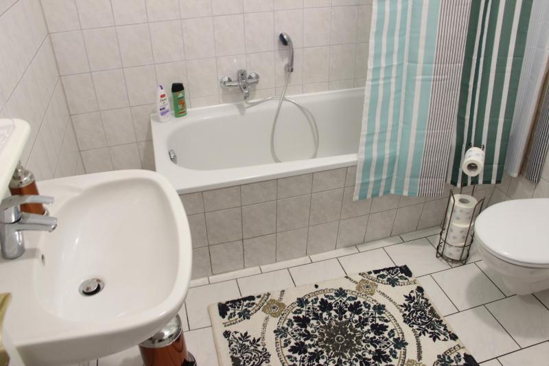 Deluxe Apartment - Kurt Schumacher Str. 21 (2nd floor) image 2