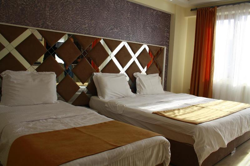 Budget Studio image 3