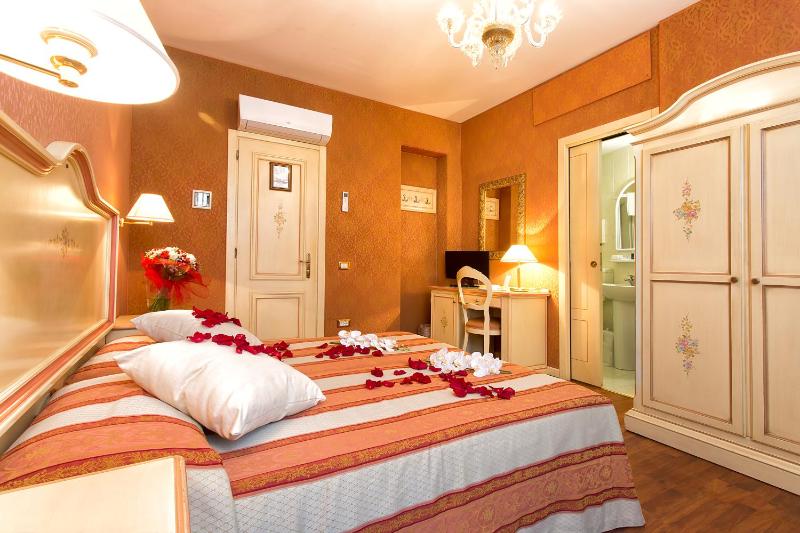 Triple Room image 2