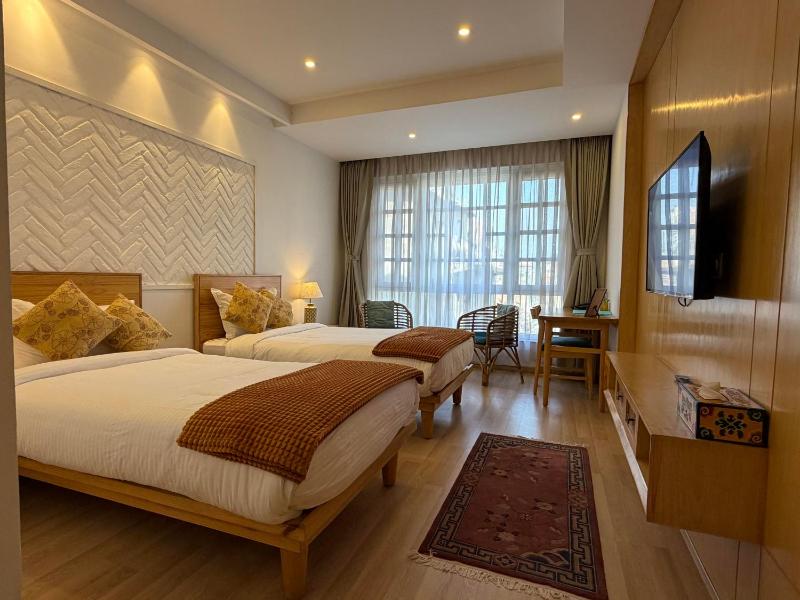 Spacious 4 Bedroom Vacation Home in Kathmandu - image 2