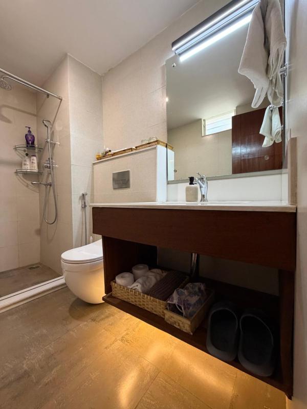 Spacious 4 Bedroom Vacation Home in Kathmandu - image 4