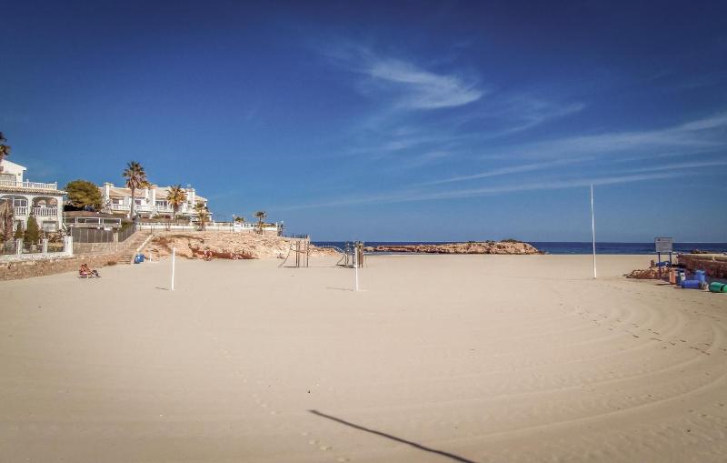 Beautiful Home In Orihuela Costa - image 9