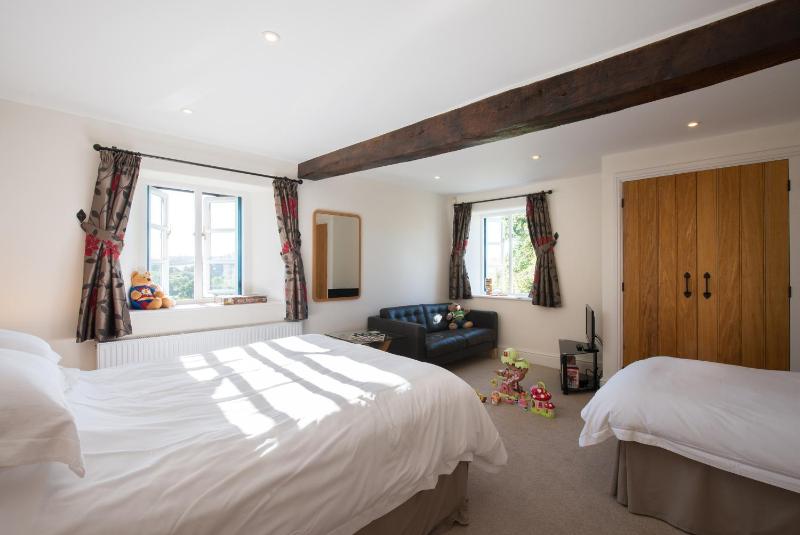 Family Room (2 Adults + 2 Children) image 3