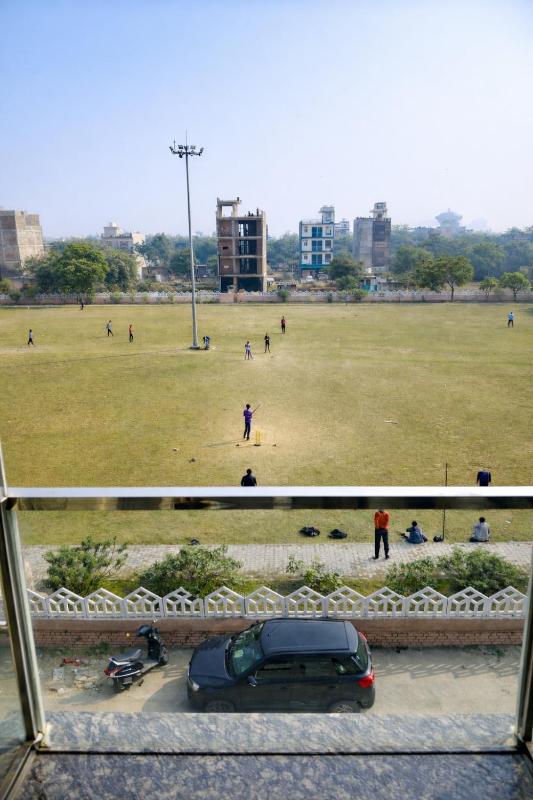 Spacious 2BHK Apartment - Near India Expo Mart - image 15