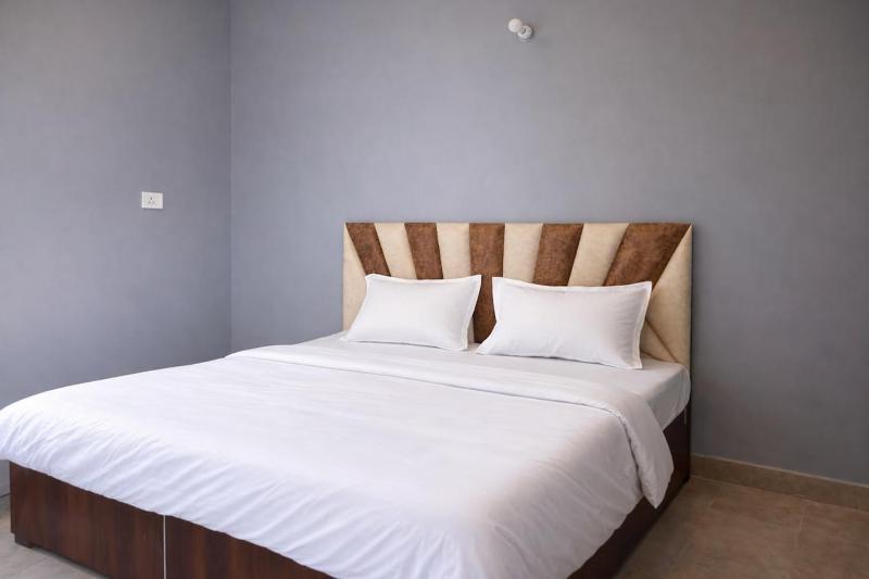 Spacious 2BHK Apartment - Near India Expo Mart - image 17