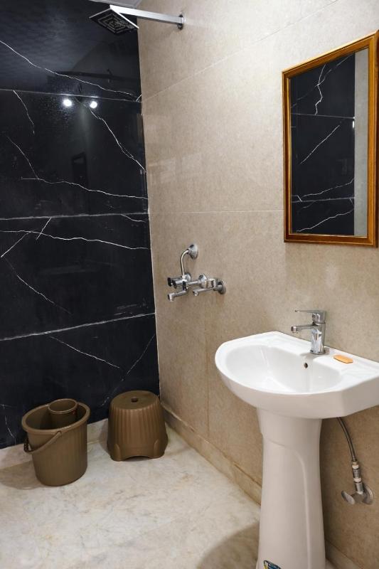 Spacious 2BHK Apartment - Near India Expo Mart - image 36