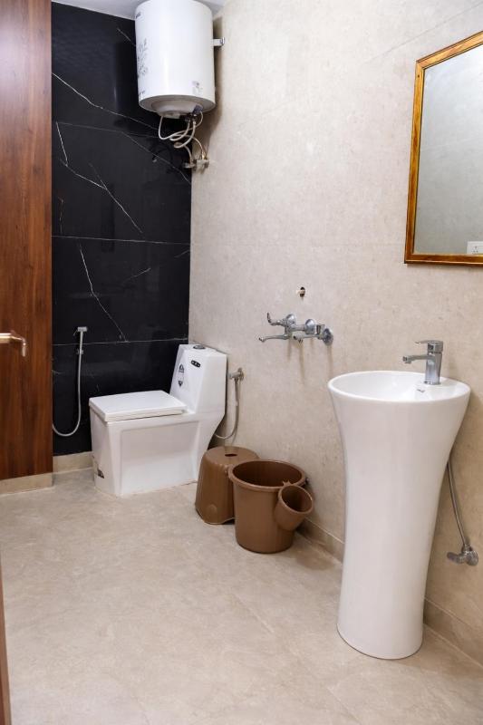 Spacious 2BHK Apartment - Near India Expo Mart - image 37