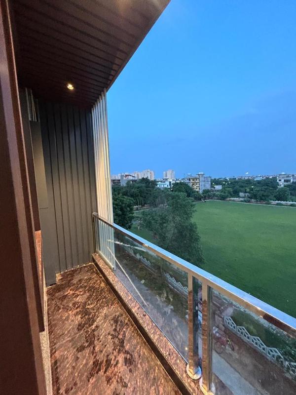 Spacious 2BHK Apartment - Near India Expo Mart - image 2