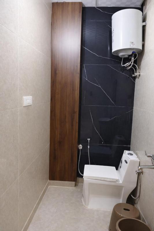 Spacious 2BHK Apartment - Near India Expo Mart - image 11