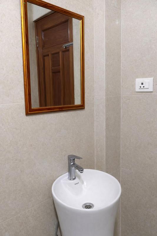 Spacious 2BHK Apartment - Near India Expo Mart - image 25
