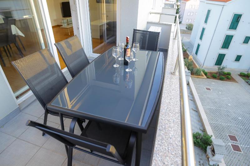 Summer Breeze Pool Apartments - image 21