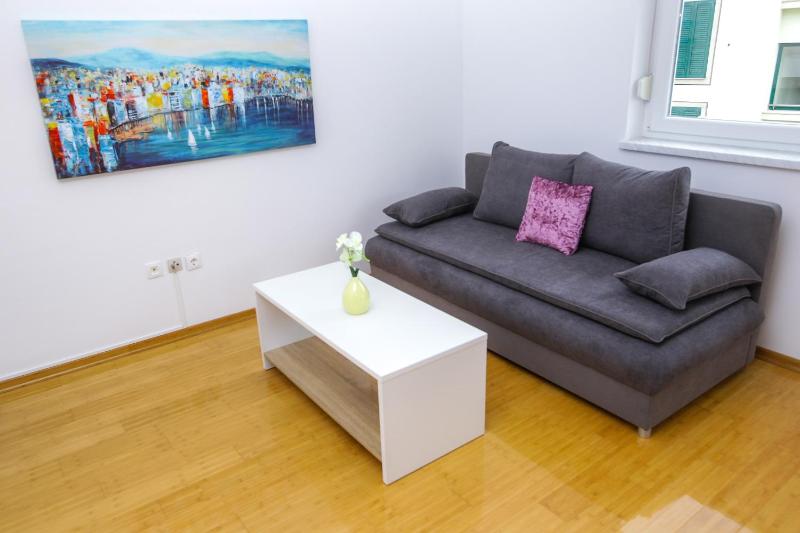 Summer Breeze Pool Apartments - image 32