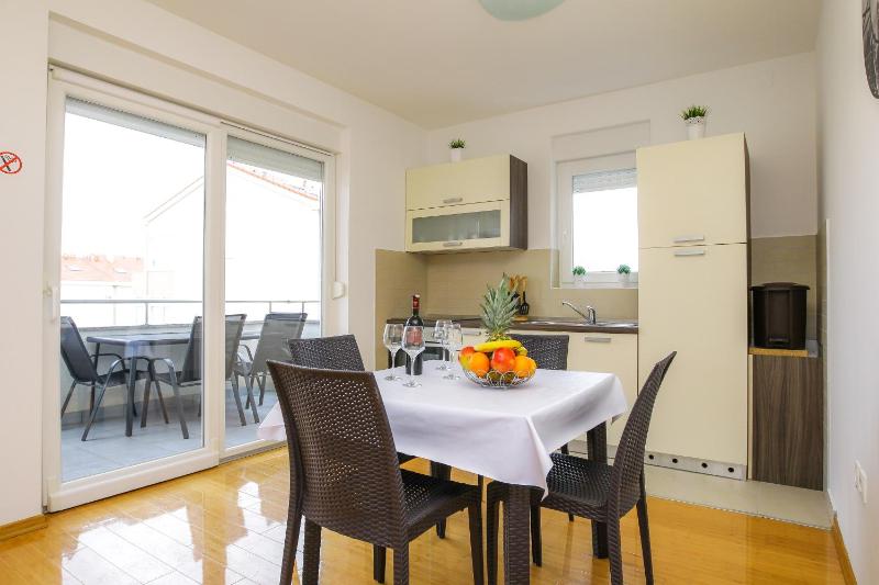 Summer Breeze Pool Apartments - image 31