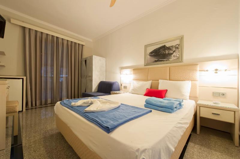 Superior Double Room with Balcony image 4