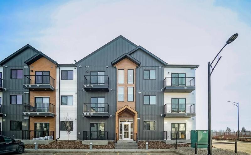 Condo w 2 Beds 13 Mins from West Edmonton Mall - image 13