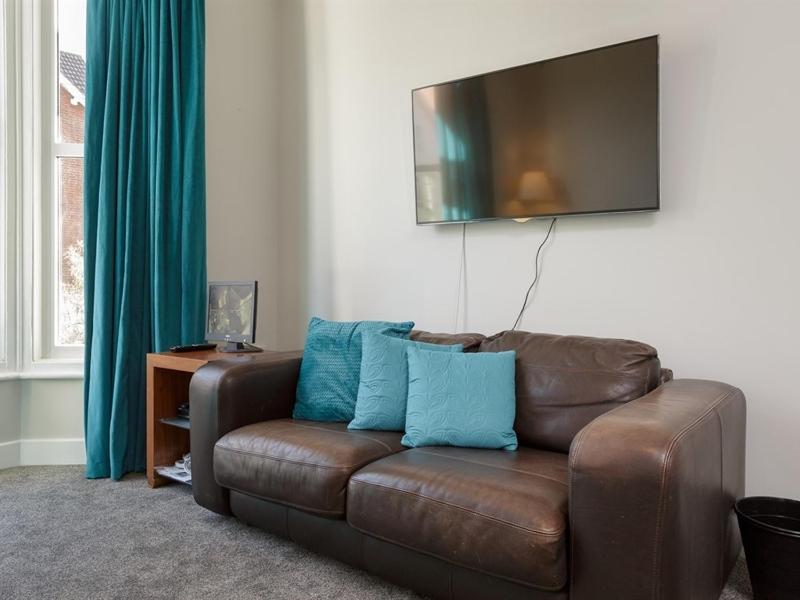 Blue Star House - image 16